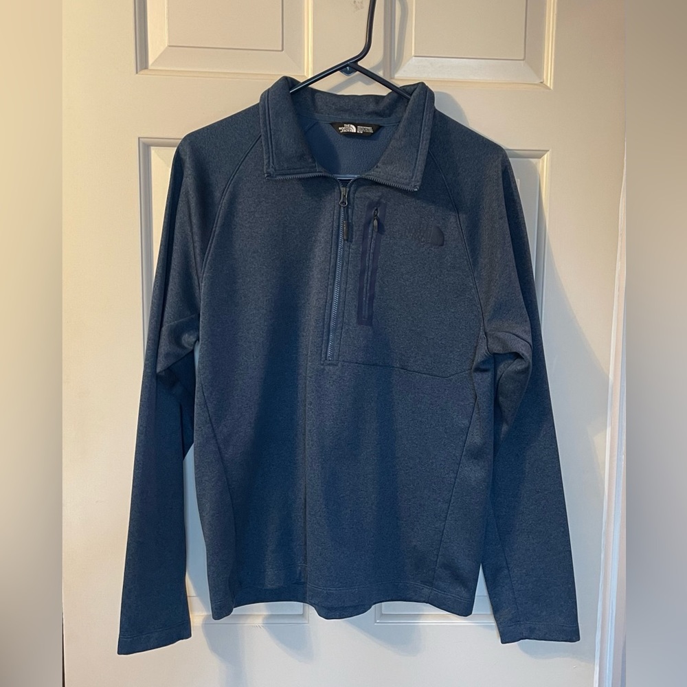 Men’s North Face 1/2 Zip Sweater size Medium